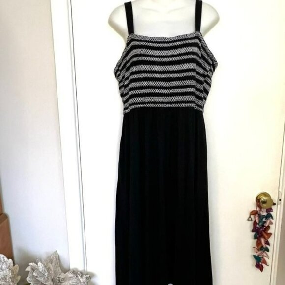 LANE BRYANT PLUS SIZE 18 - 20 BLACK & WHITE KNIT CASUAL DRESS WITH SMOCKED TOP - Picture 3 of 11